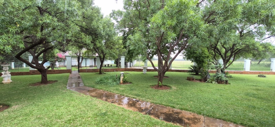 5 Bedroom Property for Sale in Swartruggens North West